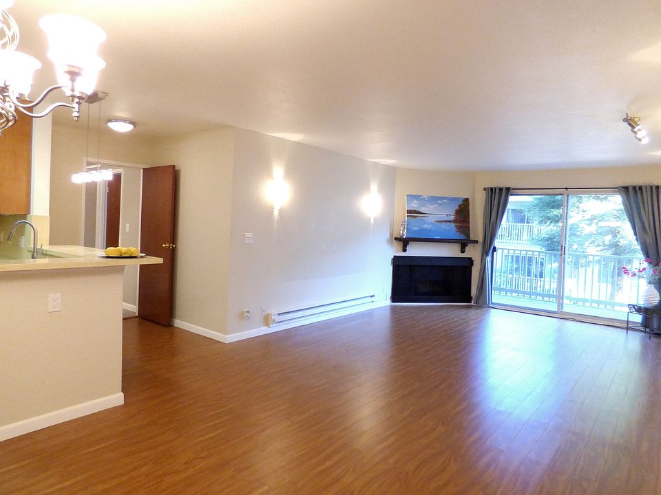 1st image of 373 Half Moon Ln APT 102