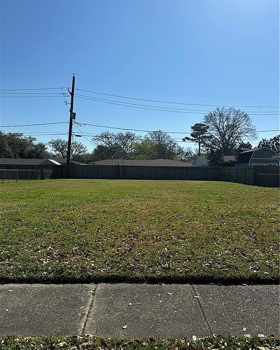 2nd image of 555 Stratford Dr