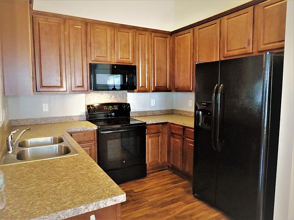 3rd image of 182 Blackstone Dr