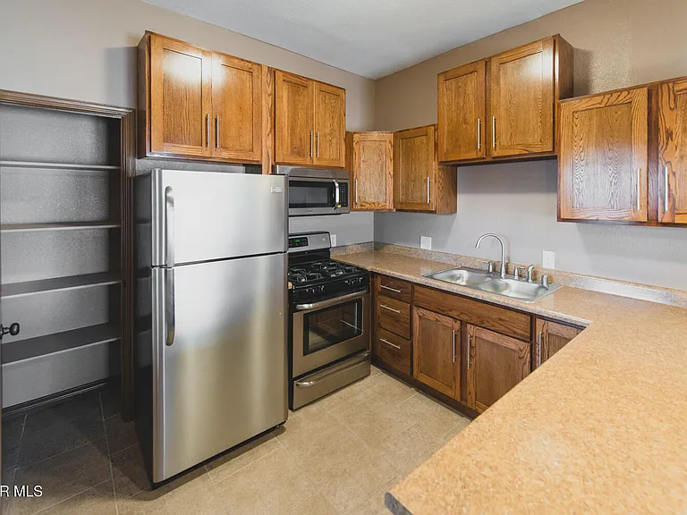 326 Coates Dr #B — Photo 15