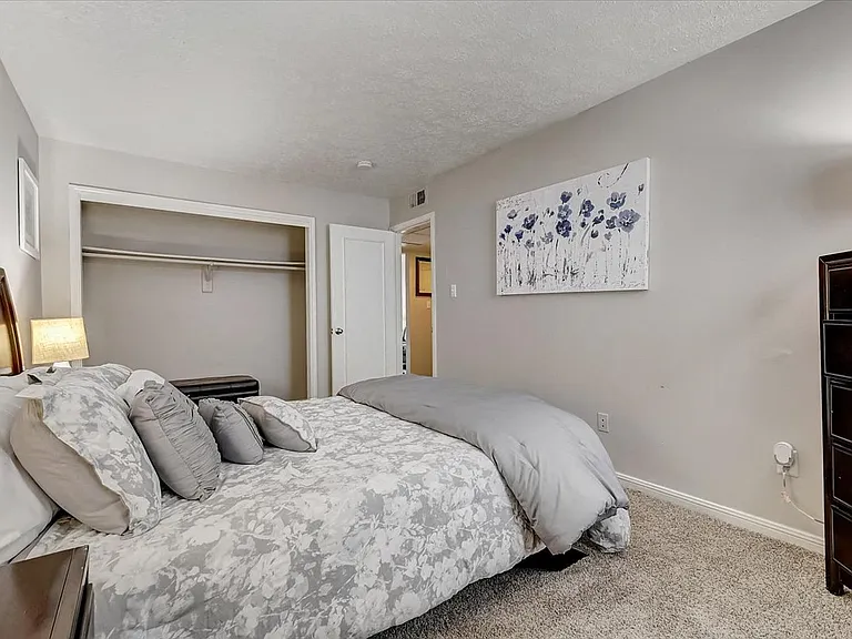 WatersEdge Denton Apartments — Photo 17