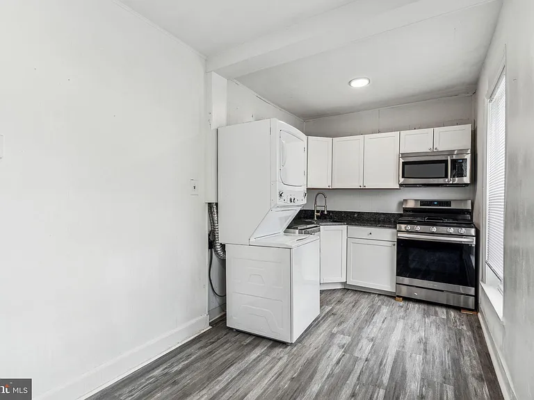 270 Dupont St #2 — Photo 3