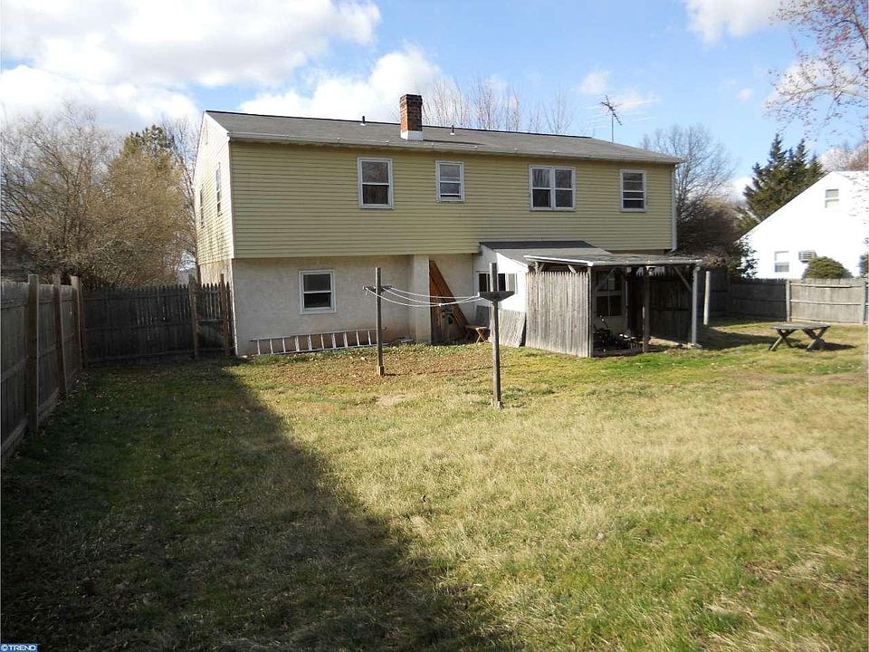 2nd image of 130 Circle Dr