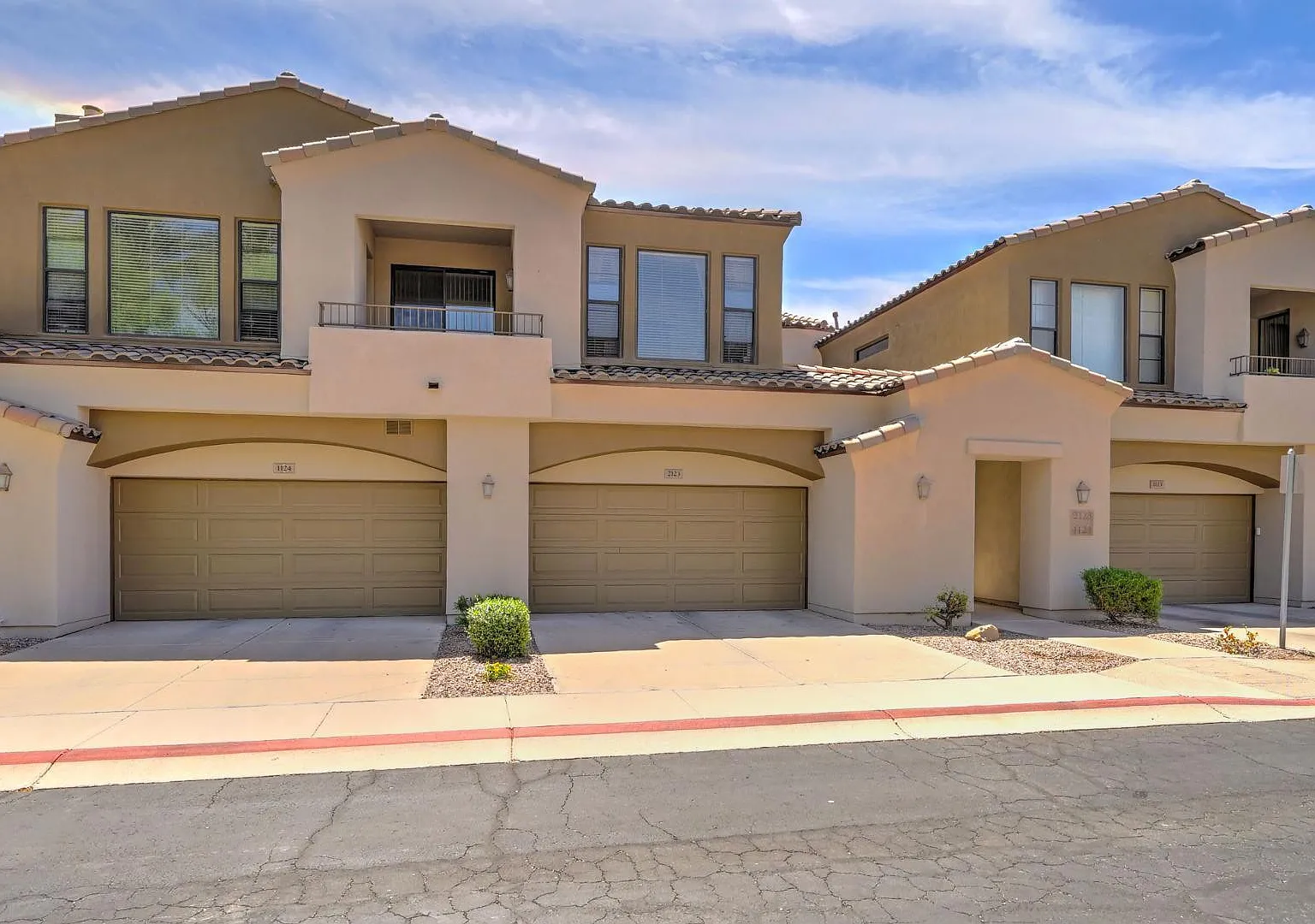 2 bed, 2.0 bath, 1795 sqft, $2,500 — Photo 2