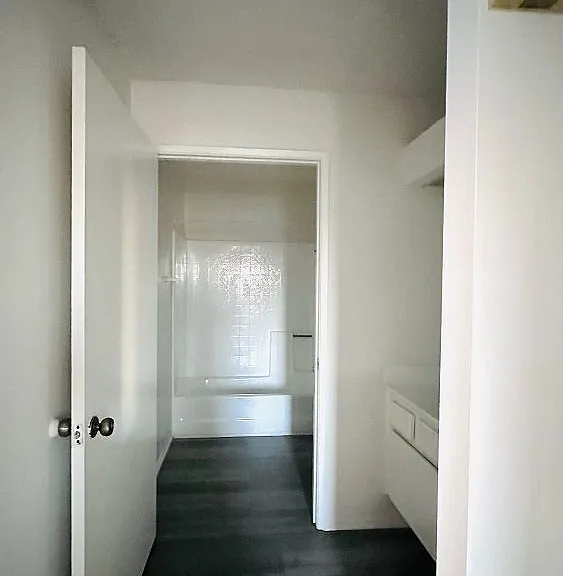 Lido Apartments - 101-197 N Ridgeway — Photo 16