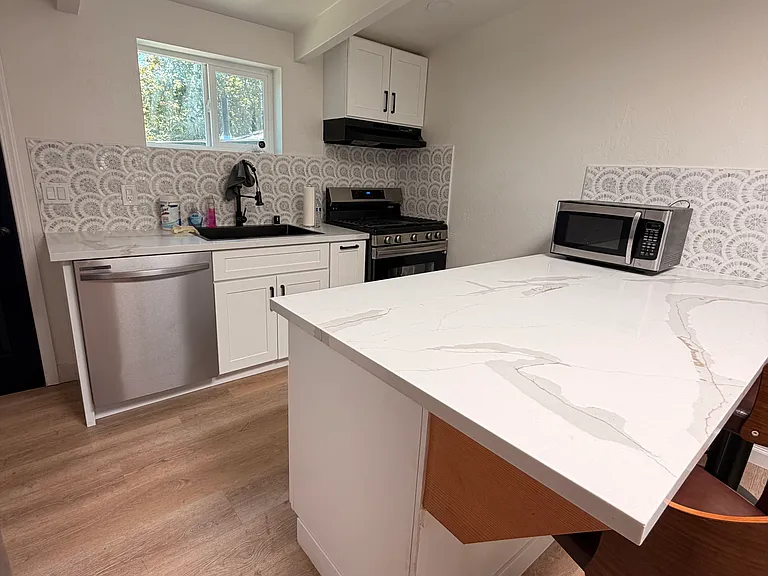 4230 Grace St — Photo 7