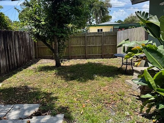 2nd image of 1050 SW 30th St