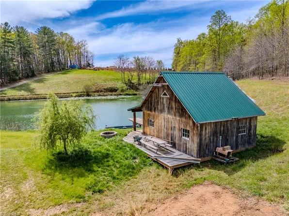 585 Oak Grove Church Rd, Mount Airy, NC 27030