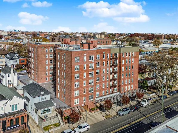 735 Avenue W image 27 of 28