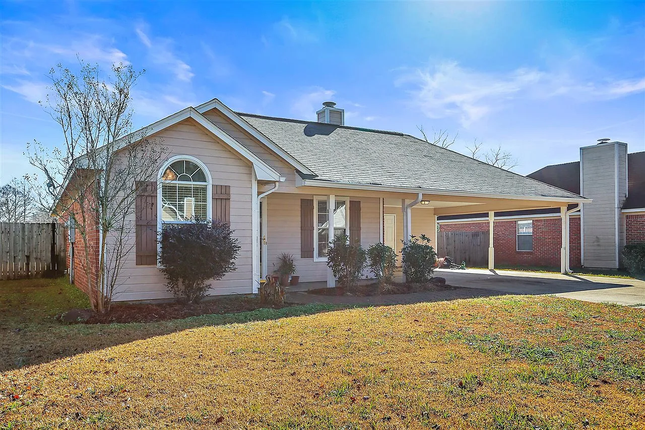 3 bed, 1200 sqft, $1,865 — Photo 2