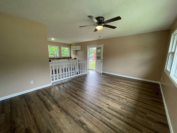 5th image of 219 Berkley Dr