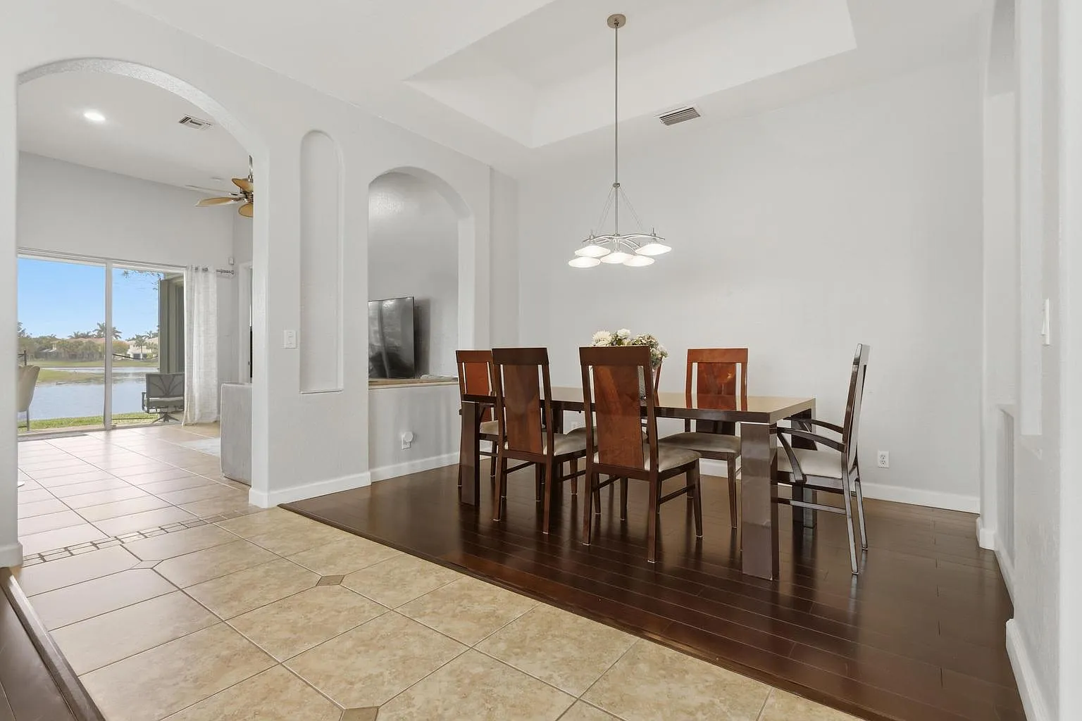 4 bed, 2252 sqft, $5,500 — Photo 4