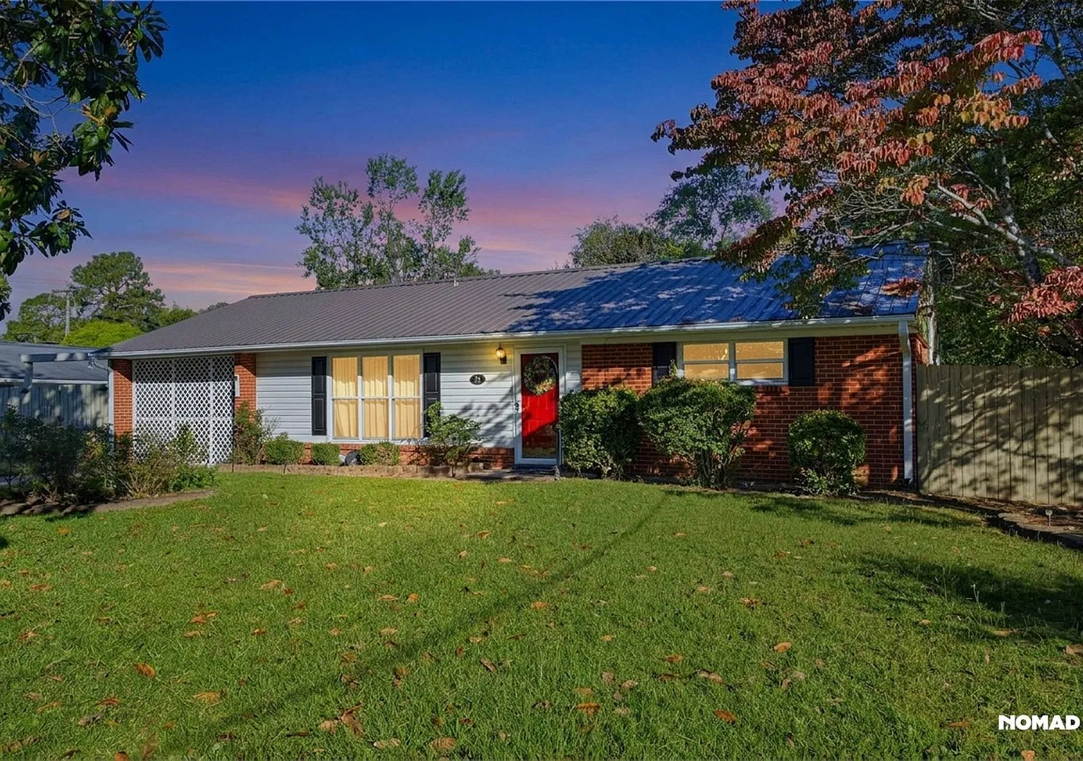 3BR Home + Sunroom & Detached Bonus Space — Photo 1