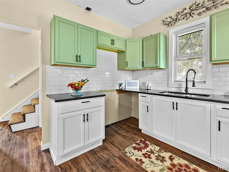 3196 Helen St — Photo 10