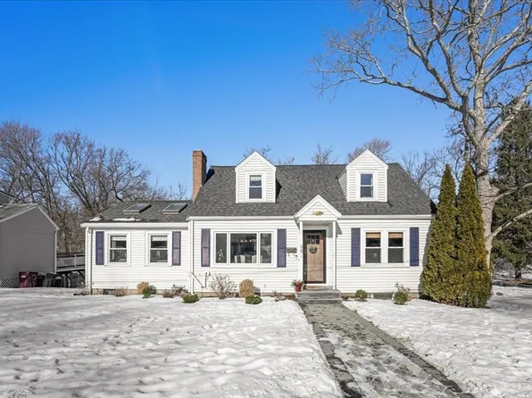 98 Cleveland St, Dedham, MA 02026