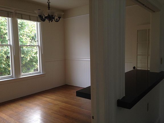 4th image of 2830 Baker St