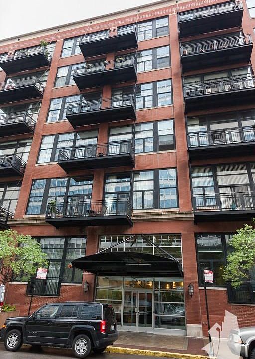 1st image of 523 W Superior St #133