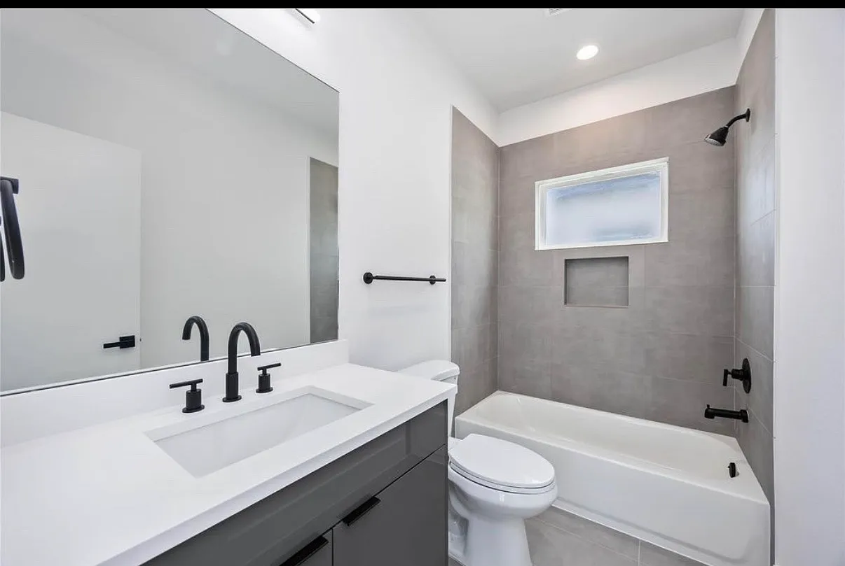 3 bed, 3.5 bath, 1771 sqft, $2,399 — Photo 1