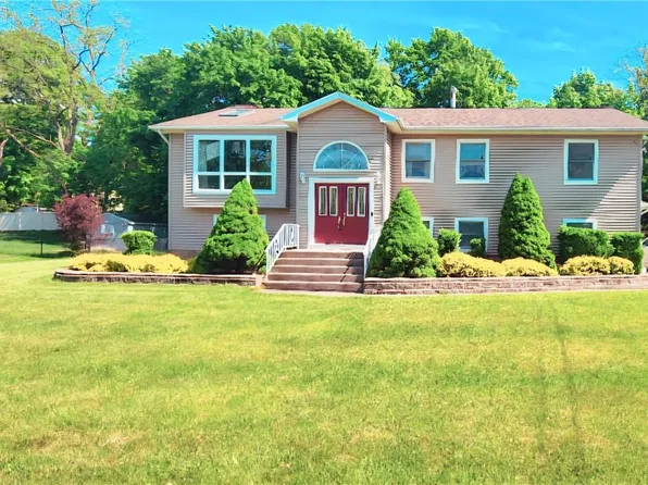 4 Gregory Lane, Central Valley, NY 10917
