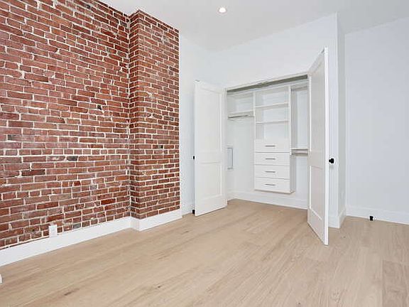 2nd image of 7-32 Richard St