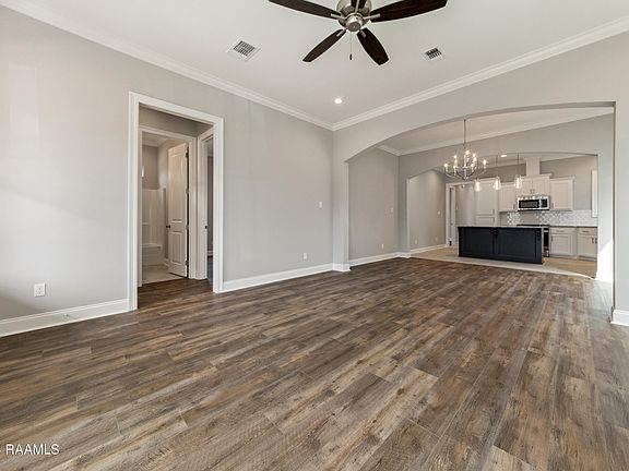 3rd image of 425 Flores Ct