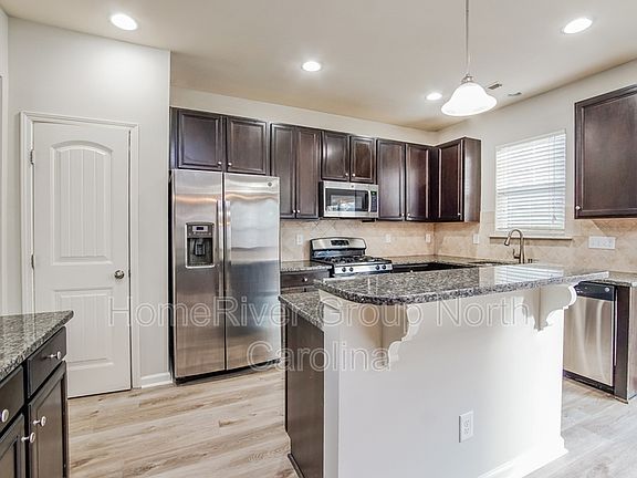 5th image of 86 Florence Dr