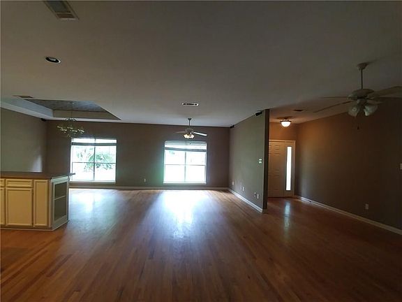 2nd image of 396 Oakwood Dr