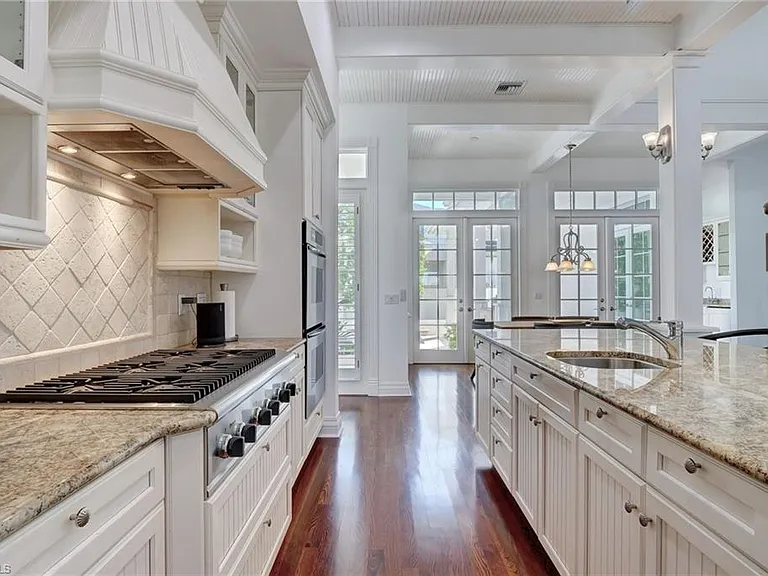 1551 Gulf Shore Blvd S — Photo 14