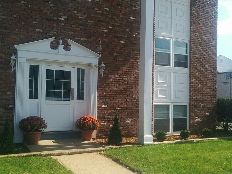 Chestnut Street Entrance