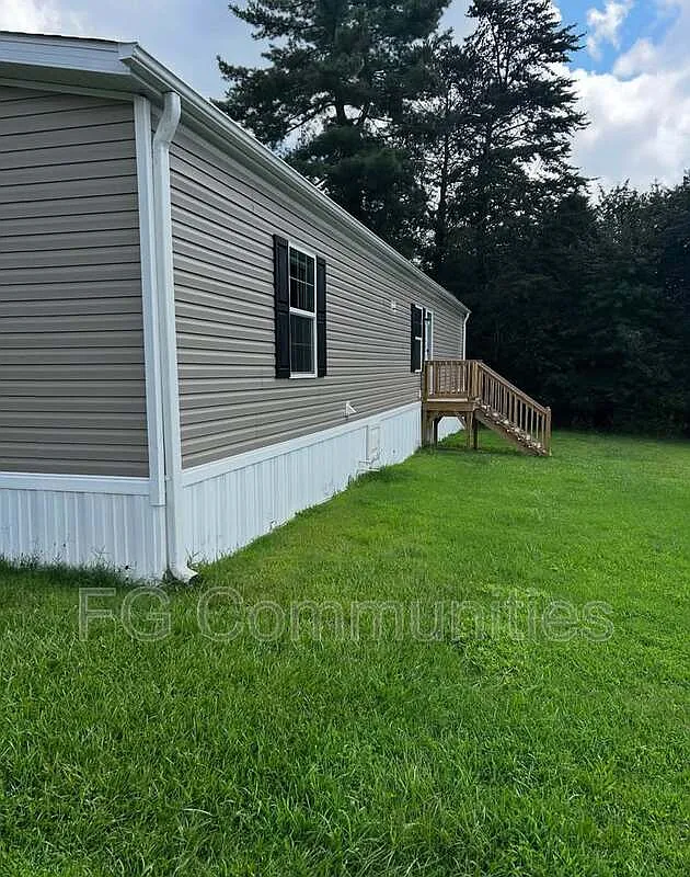 3 bed, 2.0 bath, $1,395 — Photo 2