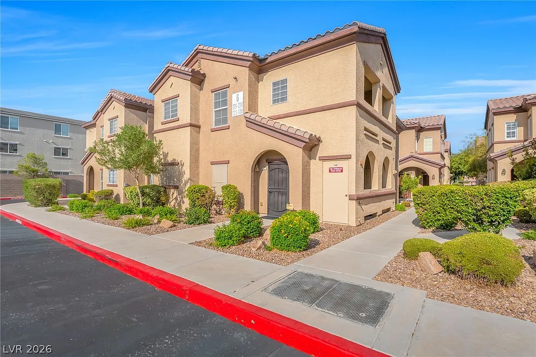2 bed, 2.0 bath, 1337 sqft, $1,700 — Photo 1