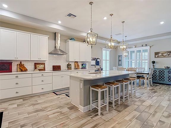 3rd image of 813 OLD WINDSOR WAY