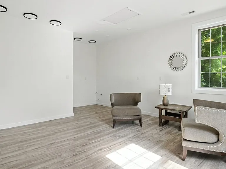 622 Grove Ave — Photo 8
