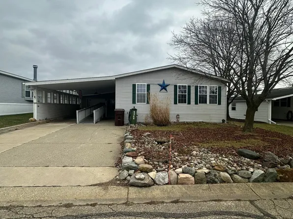 6048 Chestnut Trl, White Lake, MI 48383