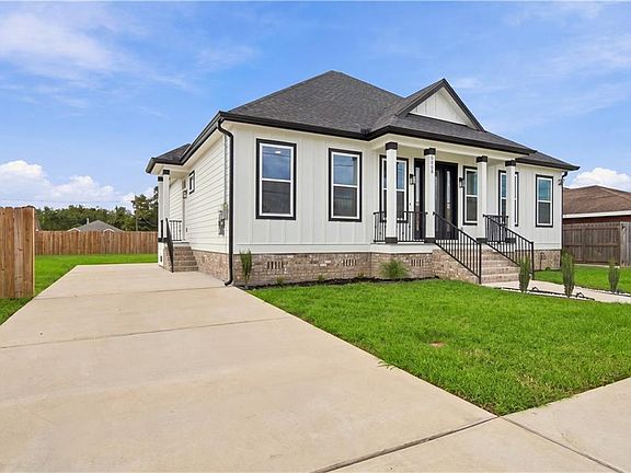 2nd image of 3000 Angelique Dr