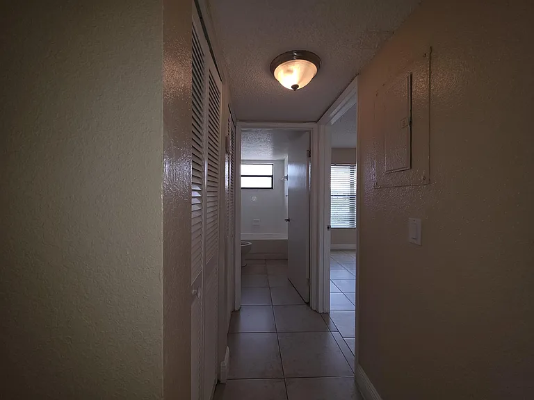 1542 Lake Crystal Dr #H — Photo 18