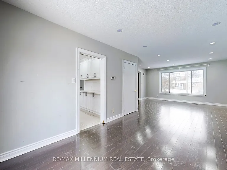 80 Rainier Sq #UPPER — Photo 8
