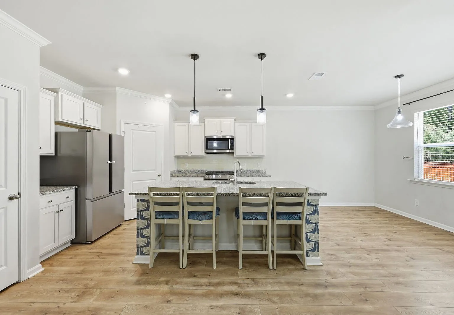 3 bed, 2.5 bath, 1749 sqft, $2,500 — Photo 4