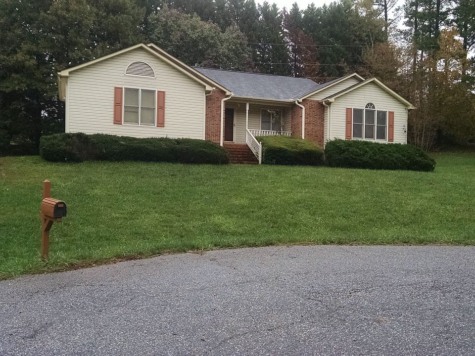 3 BR 2 bth on .7 acres at end of cul de sac