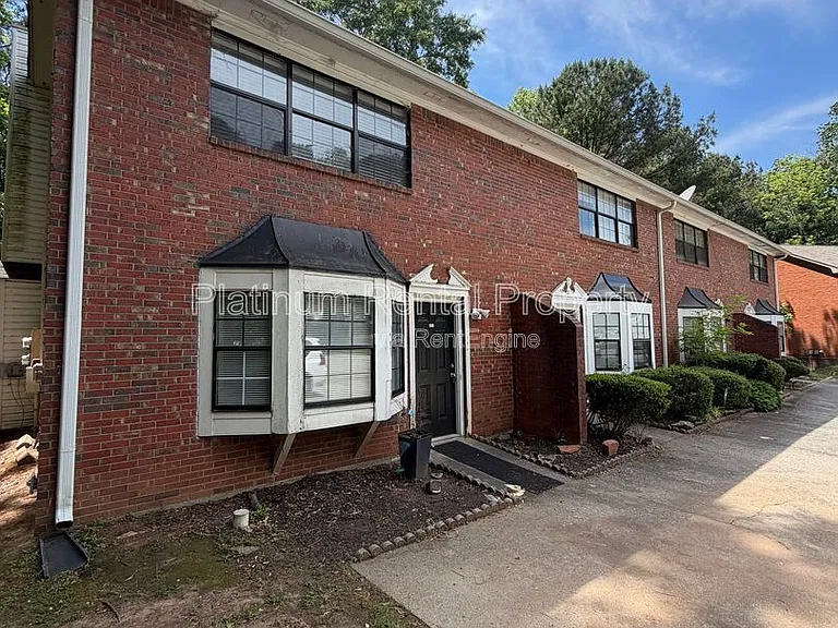 1955 Patterson Ct — Photo 3