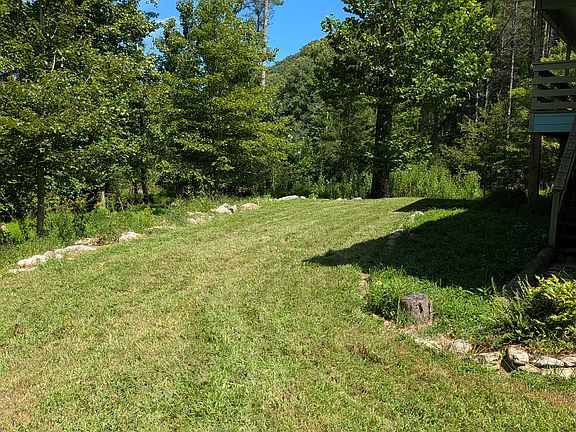3rd image of 562 Jakes Mountain Rd