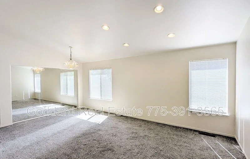 4 bed, 2.0 bath, 1877 sqft, $2,950 — Photo 4