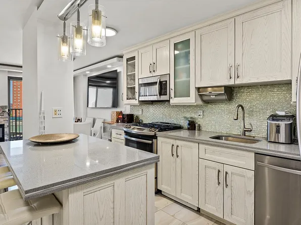 601 Surf Ave APT 8G, Brooklyn, NY 11224