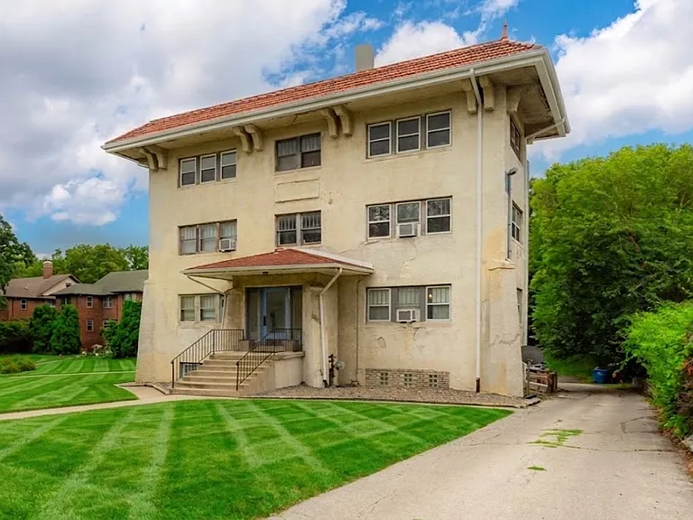 4000 University Ave #7 — Photo 12