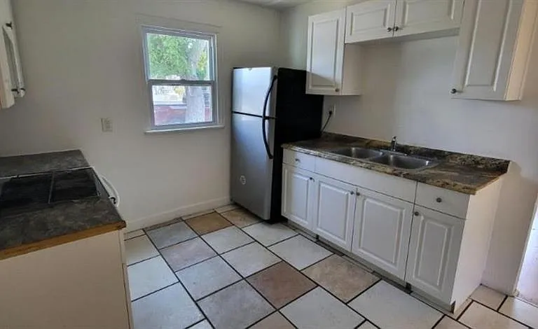 912 Engman St — Photo 5