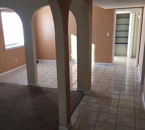 3rd image of 327 Flynn Dr