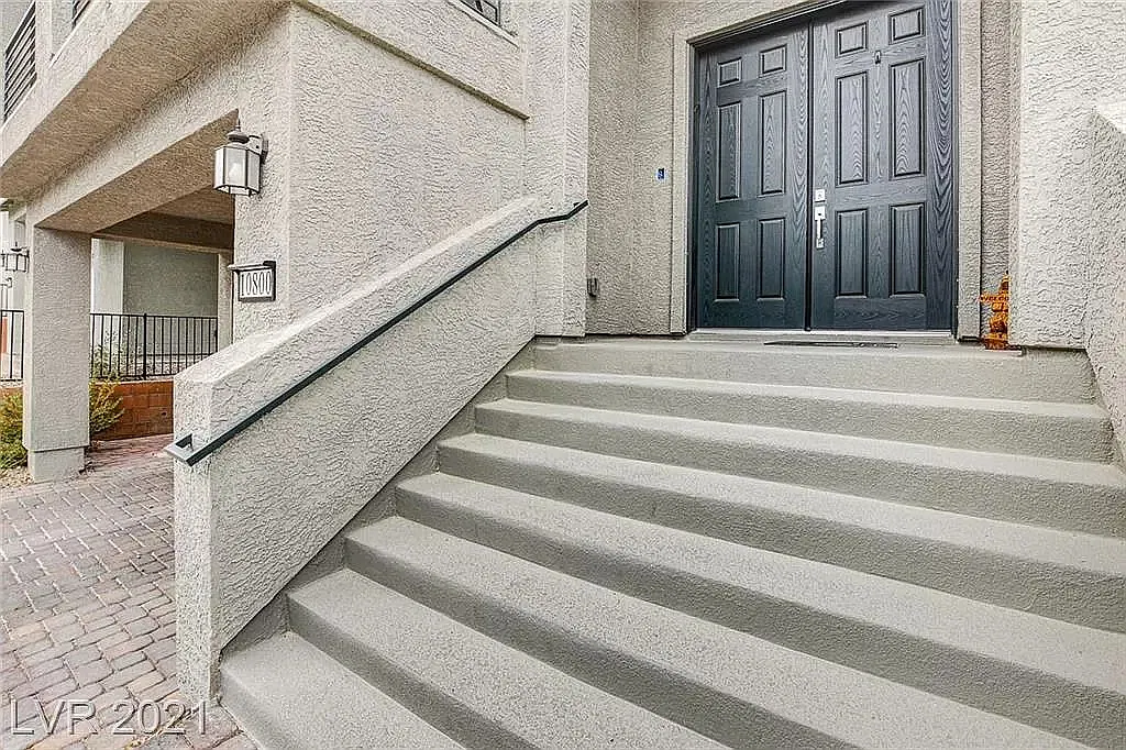 10800 Mulholland Ave — Photo 2