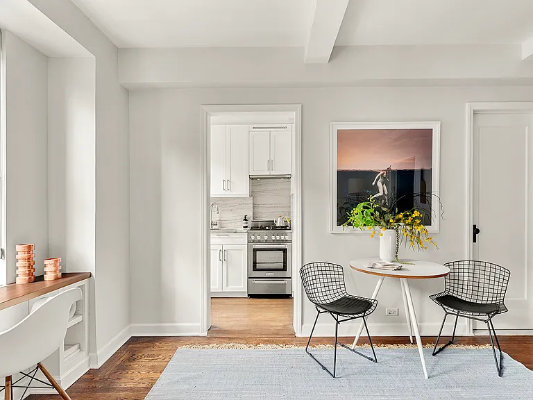 161 W 16th St #6E — Photo 2