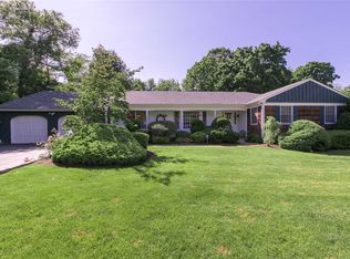16 Great Oak Rd, Saint James, NY 11780