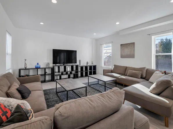 14 E Walnut St #16, Long Beach, NY 11561